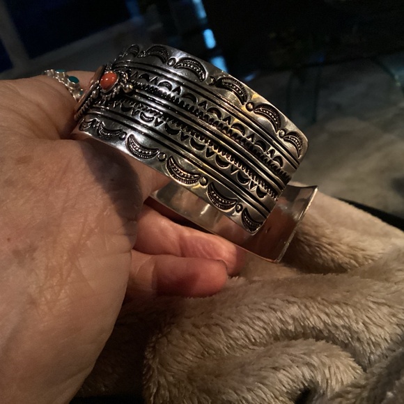 SPONGE.  coral  HEART. Sterling silver cuff signed BBJ. THAILAND. - Picture 3 of 15